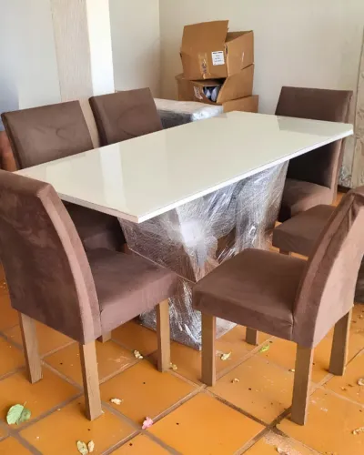 Mesa de Jantar 1,59m x 0,79m + 6 Cadeiras