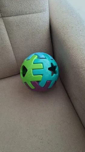 Brinquedo bola de encaixe