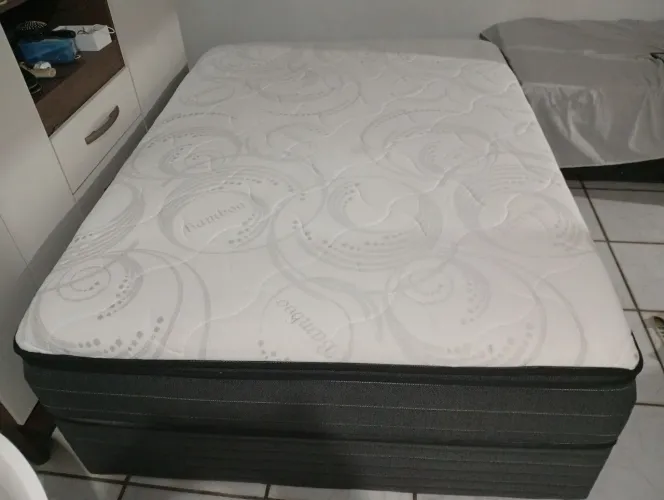 Cama de casal semi nova 