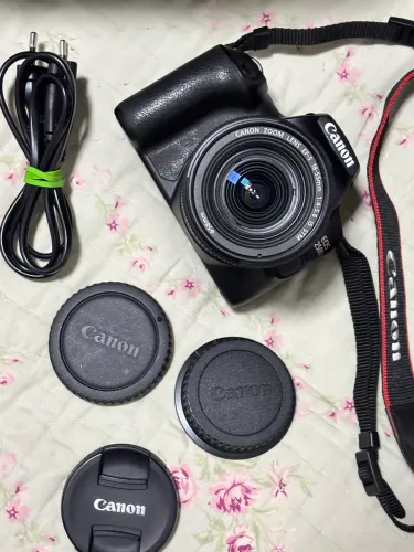 Camera Canon EOS 250D