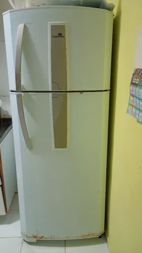 Vende uma geladeira para defeito retirada de peça