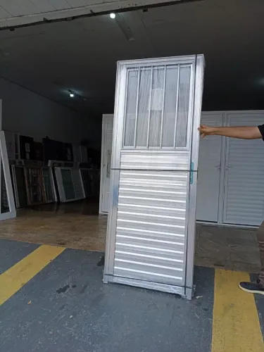 PROMOÇÃO POR TEMPO LIMITADO! PORTA COM JANELA E GRADE DIRETO DA FÁBRICA