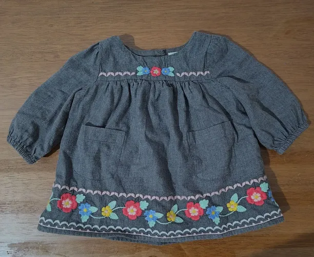 vestido gap baby cinza bordado 0-3 meses