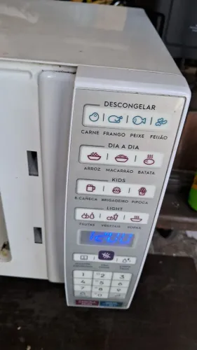 Micro-ondas Electrolux com defeito