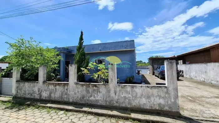Casa alvenaria de 3 quartos, um sendo suíte, com 91,37m² de área privativa e terreno de 25