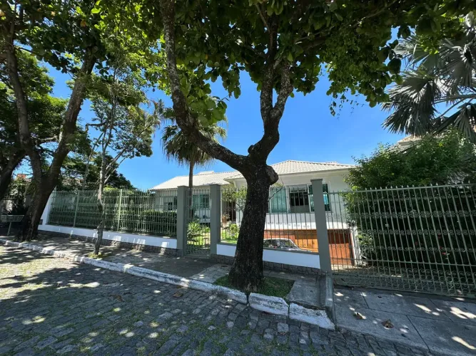 CASA GRANDE TIPO JARDIM BOTÂNICO IN Resende