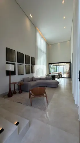Casa disponível para locação em condomínio fechado