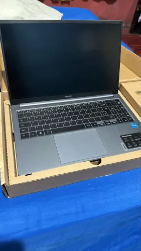Samsung Galaxy Book4 Core i3 13ª Geração | 8GB RAM | SSD 256GB | Estado de Novo