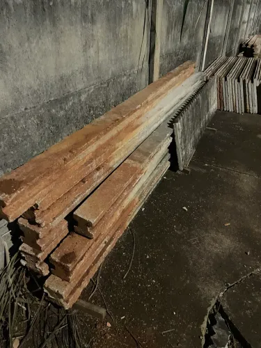 35 Placas de concreto e 8 mourões