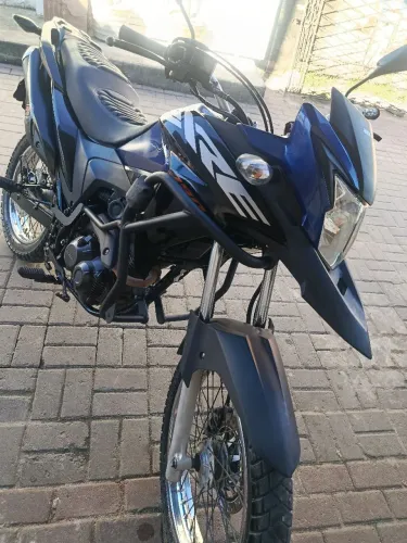 Moto com revisão em dia, de uso próprio 