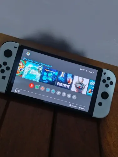 Nintendo Switch OLED Branco + Zelda Tears of the Kingdom