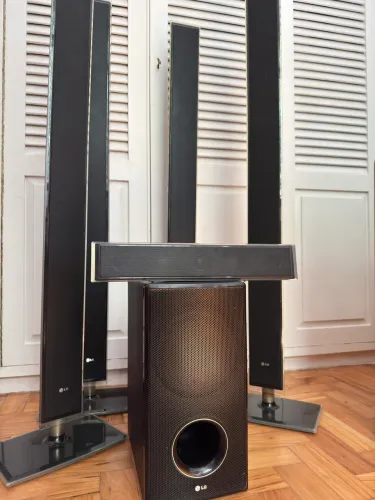 4 Caixas de som, 1 subwoofer e 1 cx central