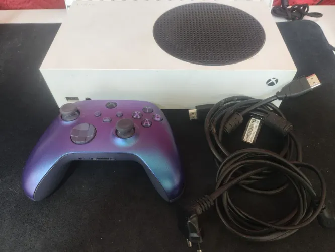 Xbox Series S 512GB + Controle Edição Especial Stellar Shift (Seminovo)