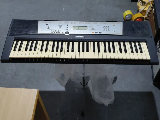 Teclado Yamaha PSR - E203