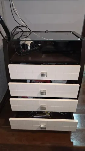 Gaveteiro tampo de vidro e 4 gavetas 0,75 x 0,60x 0,50 - Resistente e elegante