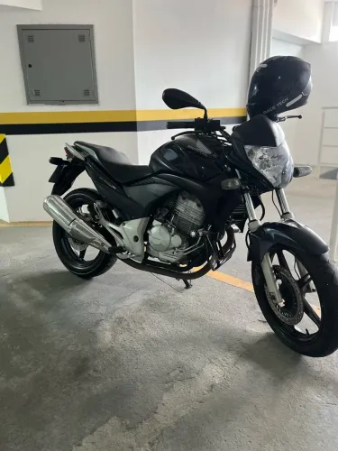 Moto CB 300