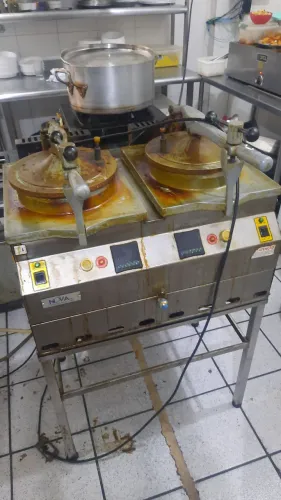 Fritadeira de pressão à Gás.