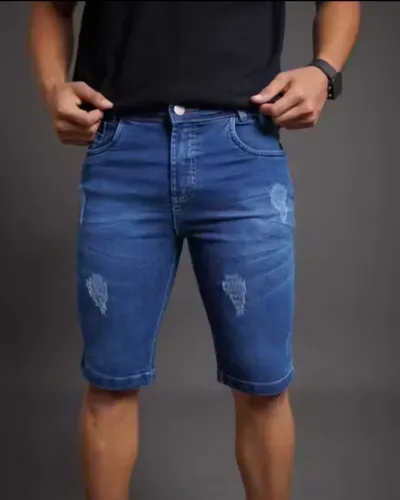 Bermuda Masculina Jeans Rasgadinha com Lycra + Camiseta Milano de Brinde