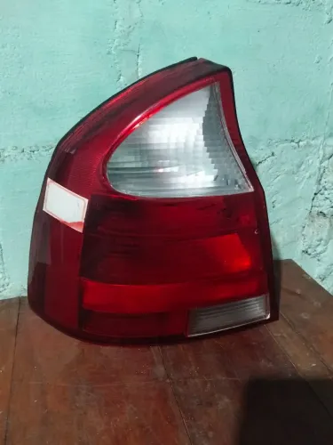 Lanterna traseira do Corsa sedan