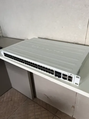 Switch 48p Gerenciável Mkrotik CRS354-48G-4S+2Q+