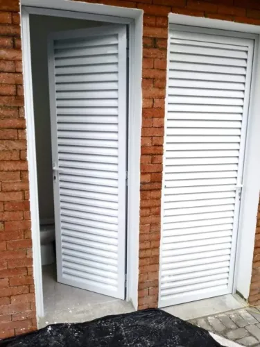 Portas em Esquadria de Alumínio - Sob Medida