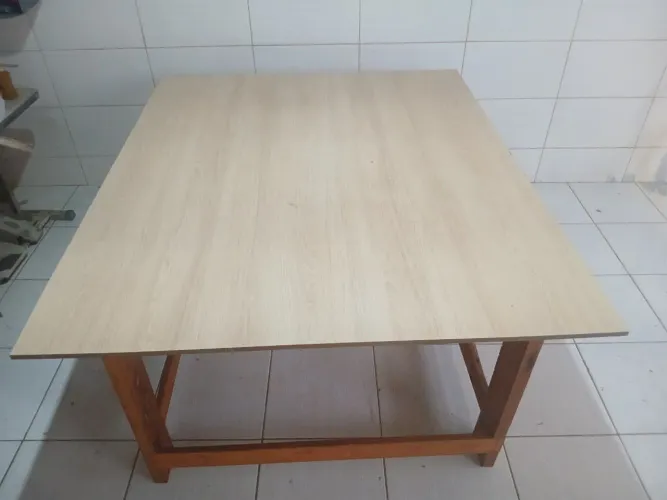 Mesa de Corte para Confecção 1,50 x 1,80 m - Excelente Estado