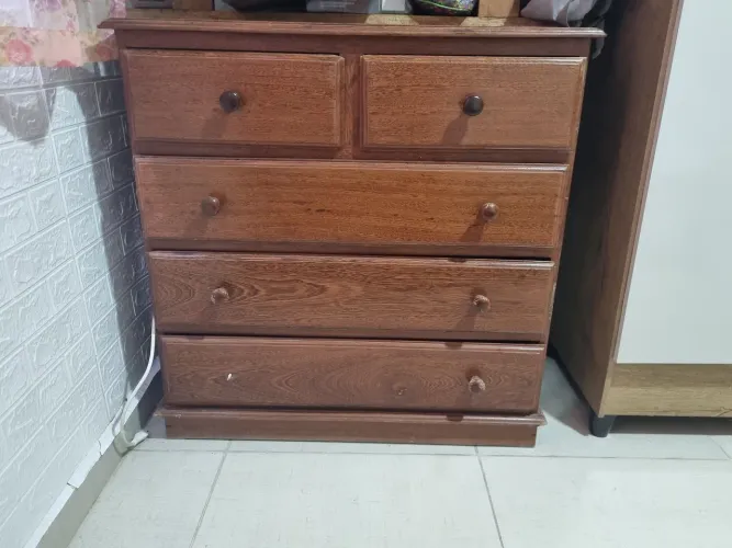 Vendo comoda madeira maciça 250,00