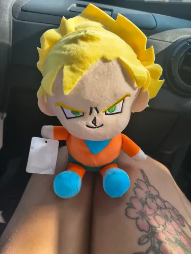 Pelúcia Goku Super Sayajiin