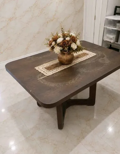 Vendo mesa de madeira pura de qualidade