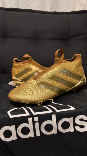 Chuteira Adidas Ace (Campo - Profissional) Dourada edição limitada Pogba