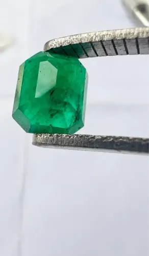 Esmeralda top! 2.5 ct, alta qualidade. 1.300 reias