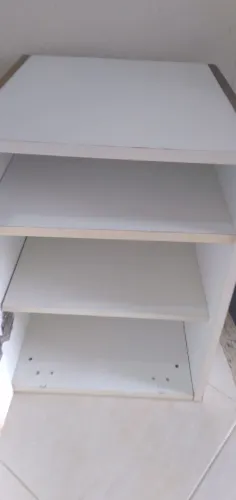 Vendo armário multiuso branco com 2 prateleiras no valor de R$150,00 baixou o preço