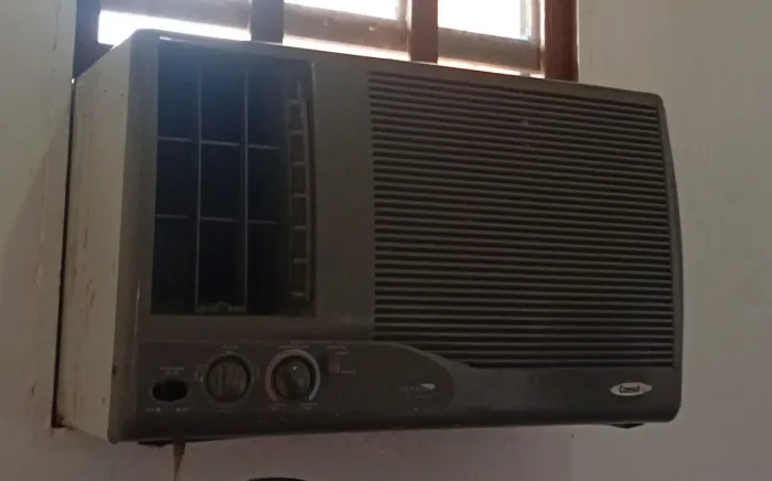 Ar acondicionado de janela quente e frio 