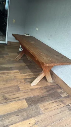 Mesa de madeira 2m x 0,8m com 8 cadeiras
