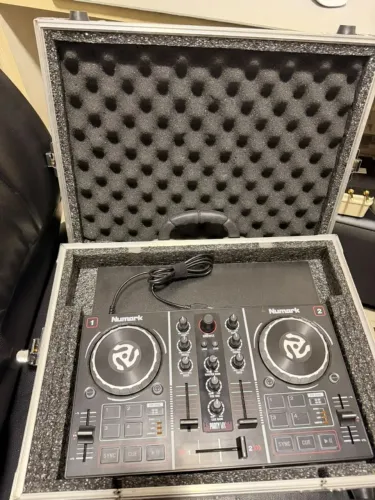 Numark Partymix Controladora Dj + Case de transporte
