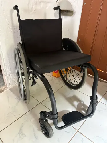 Cadeira de rodas monobloco