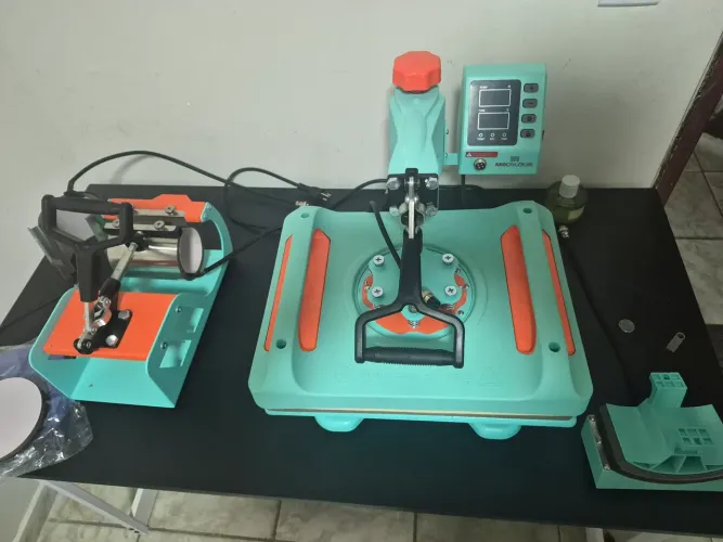 Prensa térmica camisa e canecas