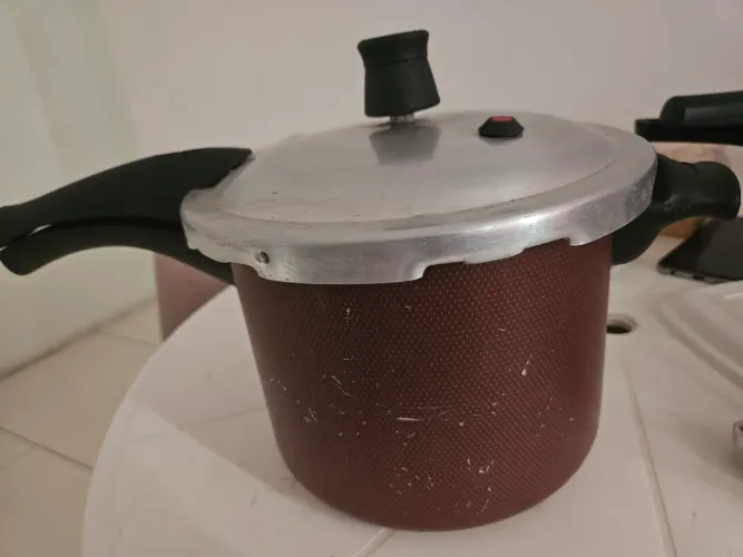 Panela de pressão Antiaderente rochedo 