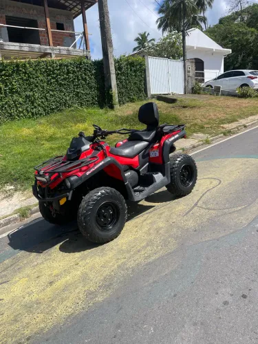 Quadriciclo can-am 570 automático cilindradas 4x4