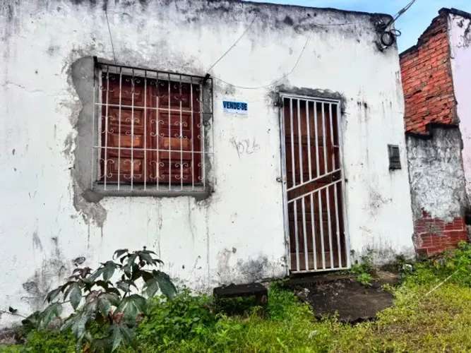 Casa Itabuna barril Califórnia rua espírito santo1026 25m de fundo 7 metrô de frente2quart