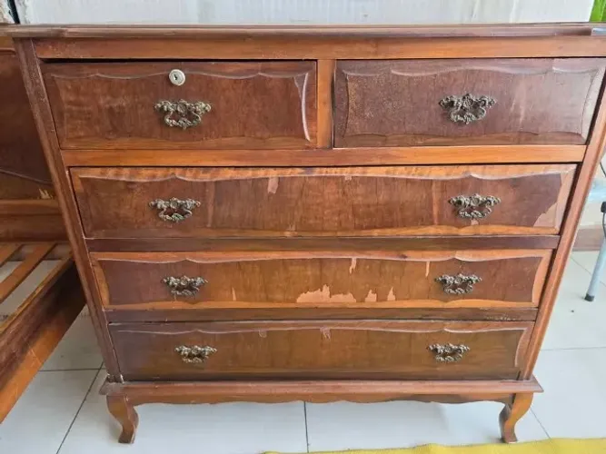 Comoda antiga de madeira
