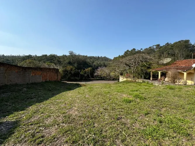 Terreno à Venda no Condomínio Chácaras do Lago em Vinhedo, no bairro Caixa D´Água.