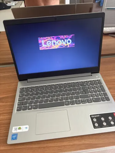 Notebook Lenovo Intel Ssd 256gb, 4gb memória, tela 15 sem detalhes 