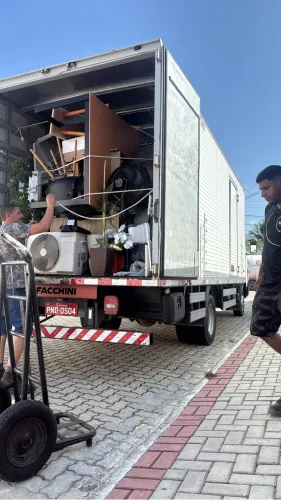 FRETE E MUDANÇAS temos ajudantes 