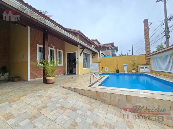 casas a venda em Peruibe imobiliarias em Peruibe casa a venda em Peruibe 3 quartos sendo 1