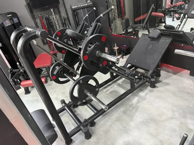Leg press conjugado com hack 45