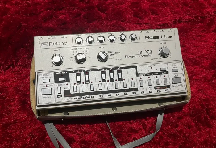 Sintetizador Roland TB-303 vintage 