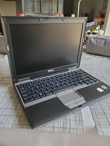 Notebook Dell antigo Defeito