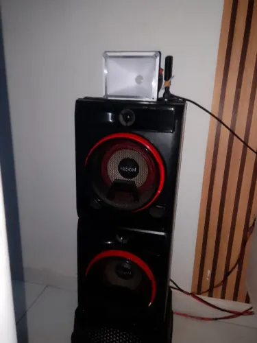 Vendo este som LG Xbom em ótimo condições grave bom com950 de pontecia top de verdade