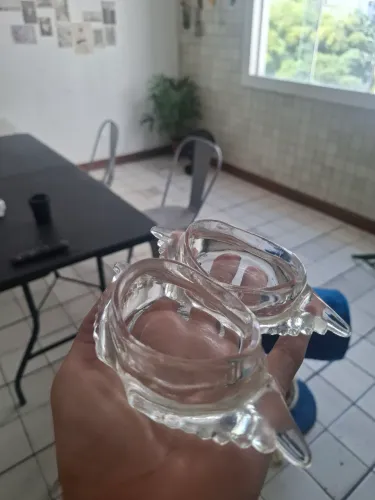 Potinho de vidro em formato de casca de siri